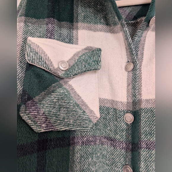 Women's Green & White Plaid Shacket Jacket - Picture 3 of 3